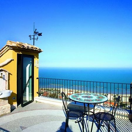 B&B La Torretta Sul Borgo Grottammare Bagian luar foto