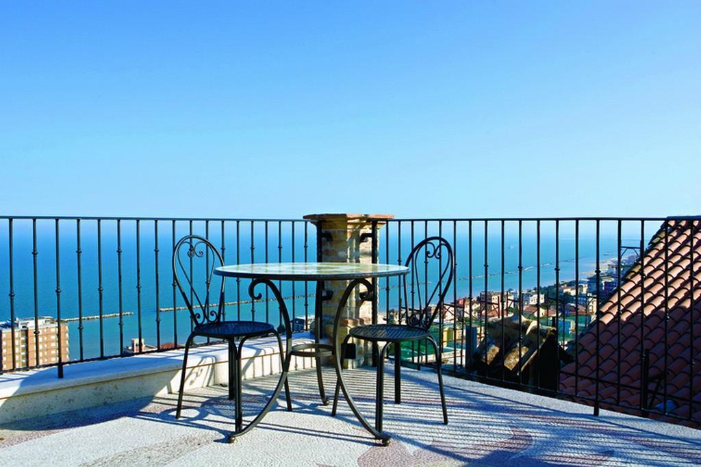B&B La Torretta Sul Borgo Grottammare Bagian luar foto