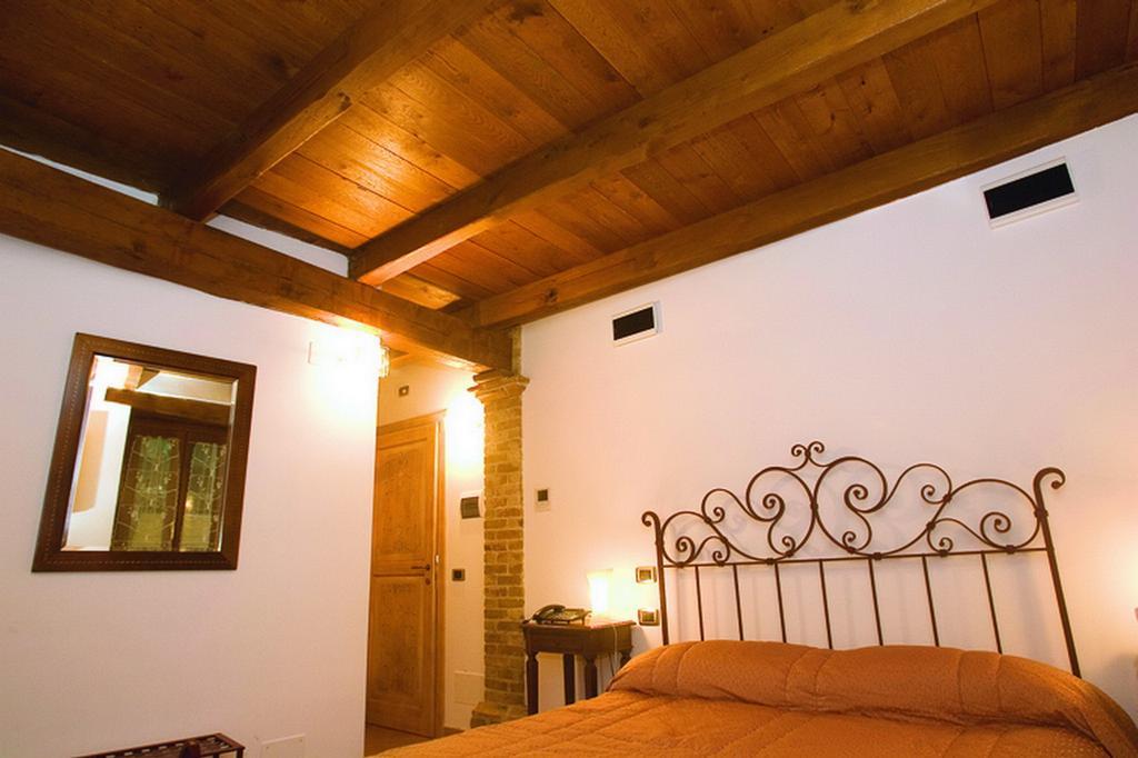 B&B La Torretta Sul Borgo Grottammare Bagian luar foto