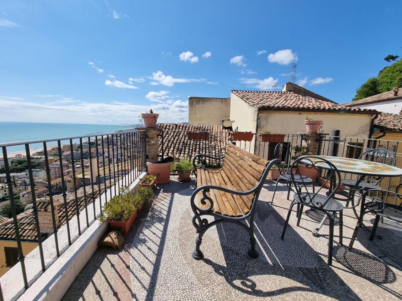 B&B La Torretta Sul Borgo Grottammare Bagian luar foto