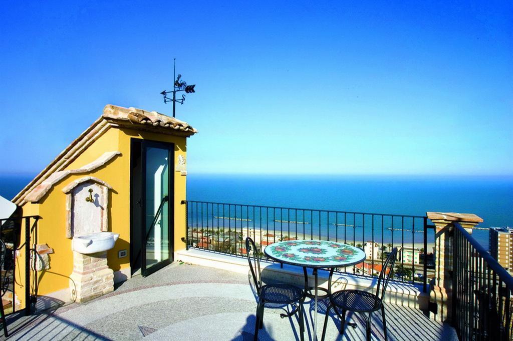 B&B La Torretta Sul Borgo Grottammare Bagian luar foto